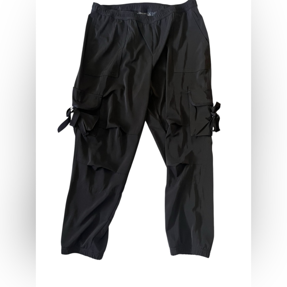 Chicos black label tie pocket black cargo pants size 2 NWT